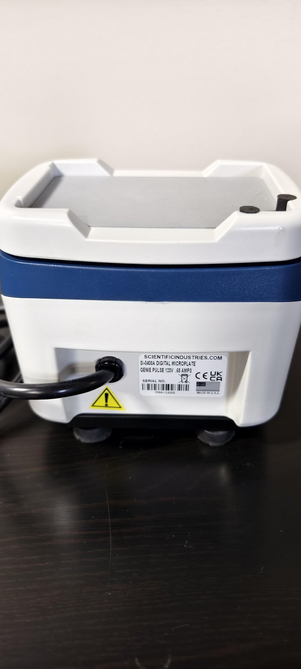 Scientific Industries SI-0400A Shaker Mixer Platform Rocker for Lab Sample Mixing