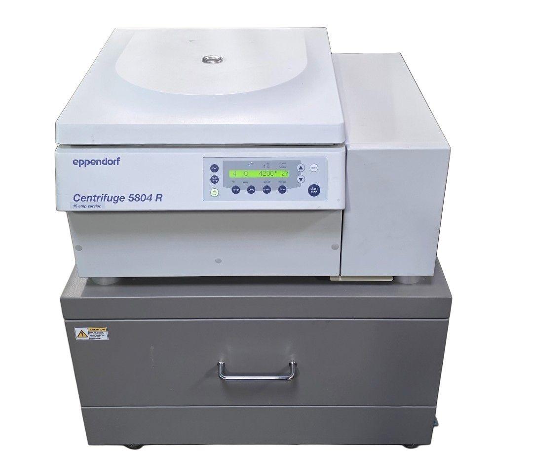 Eppendorf Refrigerated Centrifuge 5804R + Rotor