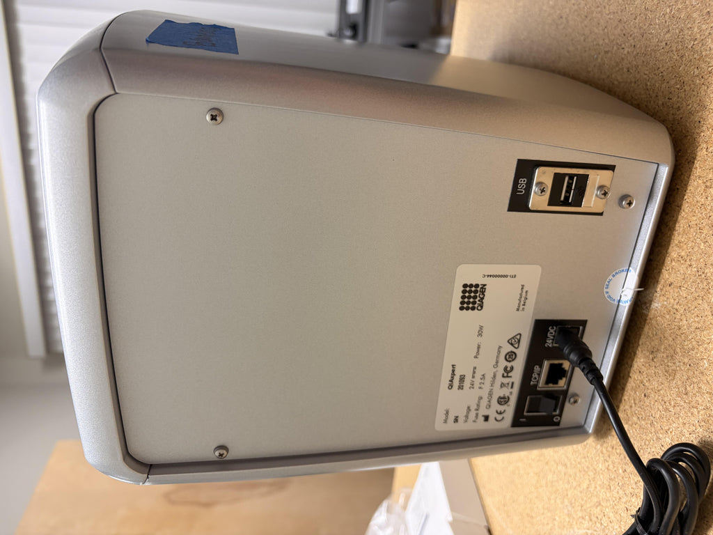 QIAGEN QIAxpert Multi-Well Microvolume UV/Vis Spectrophotometer